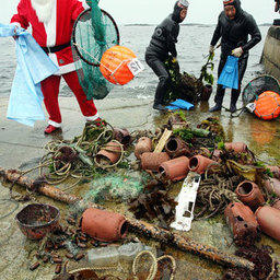 Морские девы помогают Санта-Клаусу