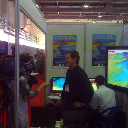 На стенде 6-й Международной специализированной выставки «Перспективы развития рыбной отрасли-2009». Владивосток, сентябрь 2009 г.