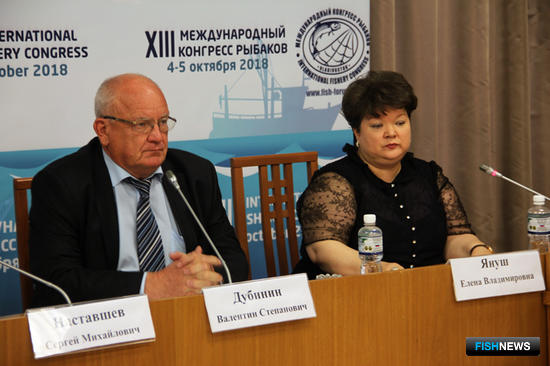 Вице-губернатор Валентин ДУБИНИН и первый вице-президент Дальневосточной ассоциации «Аквакультура» Елена ЯНУШ