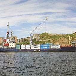 Участие в транспортной группе FESCO позволяет «Дальрефтрансу» осуществлять доставку контейнеров в каботаже и экспортно-импортные перевозки. Фото предоставлено компанией «Дальрефтранс»
