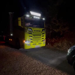 За рулем фуры находился житель Ханты-Мансийска. Кадр оперативной съемки