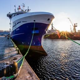 В порту Мурманска торжественно встретили траулер «Печора», построенный по заказу колхозов НАО. Фото пресс-службы правительства Мурманской области
