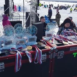 Наград и подарков на «Сахалинском льду» было множество. Фото предоставлено областным агентством по рыболовству