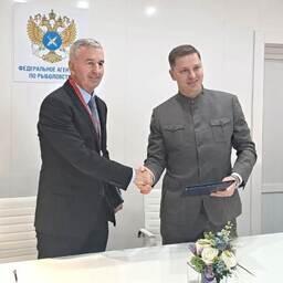 Подписи под документом поставили генеральный директор Владморрыбпорта Александр ЕВДОКИМОВ и проректор по научной работе университета Владимир НЕЛЮБ