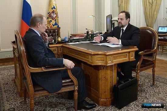 Президент РФ Владимир Путин и министр природных ресурсов Сергей Донской