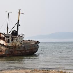 Затонувшее судно в бухте Нагаева. Фото пресс-службы правительства Магаданской области