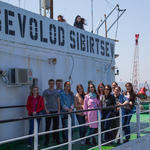 Студенты на экскурсии на плавзаводе «Всеволод Сибирцев». Фото пресс-службы ГК «Доброфлот»