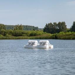 Кормушка на рыбоводном пруду в Подмосковье