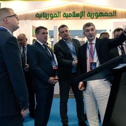 Руководитель Росрыболовства Илья ШЕСТАКОВ, генеральный директор Expo Solutions Group Иван ФЕТИСОВ и директор Всероссийского НИИ рыбного хозяйства и океанографии Кирилл КОЛОНЧИН на выставке в Санкт-Петербурге. Фото пресс-службы ESG