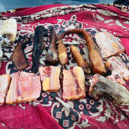 Госавтоинспекторы обнаружили в остановленном автомобиле 16 мороженых кусков осетра. Фото пресс-службы УМВД России по Хабаровскому краю