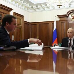 Губернатор Архангельской области Александр ЦЫБУЛЬСКИЙ на встрече с Владимиром ПУТИНЫМ поднял опросы поддержки отечественных экспортеров. Фото пресс-службы главы государства