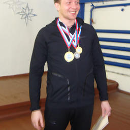 Андрею АЛФЁРОВУ, аспиранту ТИНРО, вручена и медаль «За волю к победе»