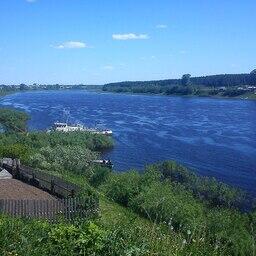 Река Сухона в Тотьме. Фото: Зелмина («Википедия»). CC0 1.0