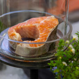 Для того чтобы бороться с мифами о рыбе и морепродуктах, компании используют в том числе современные форматы