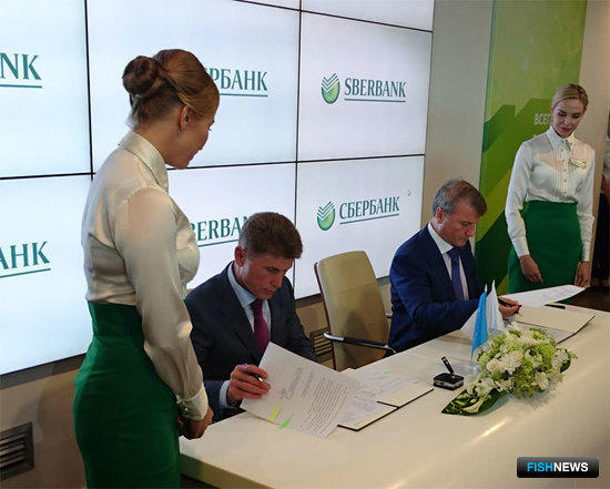 Глава Сахалинской области Олег КОЖЕМЯКО и президент Сбербанка Герман ГРЕФ подписали соглашение о создании рыбной биржи