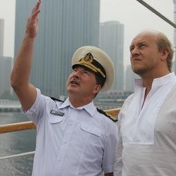 Капитан Николай Зорченко провел для гостя экскурсию по паруснику. Фото центра общественных связей Росрыболовства