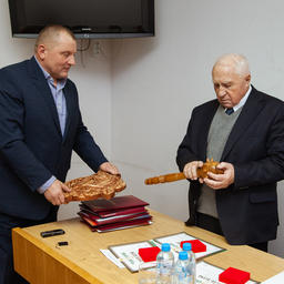 Председателю правления Росрыбхоза Василию ГЛУЩЕНКО вручили памятные подарки