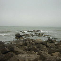 Скалистый берег Каспийского моря. Фото из «Википедии»