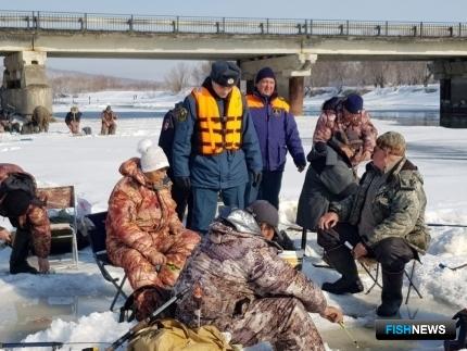 Под особый контроль попадают традиционные места зимней рыбалки. Фото пресс-службы Центра ГИМС МЧС России по Камчатскому краю