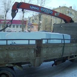 Ледяные блоки выпиливались из льда городского озера. Фото пресс-службы Нижнеобского теруправления Росрыболовства