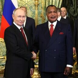 Глава государства Владимир ПУТИН принял в Кремле президента Республики Конго Дени САССУ-НГЕССО. Фото пресс-службы президента РФ