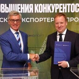 Соглашение о сотрудничестве и взаимодействии подписали президент Всероссийской ассоциации рыбопромышленников (ВАРПЭ) Герман ЗВЕРЕВ и руководитель федерального центра «Агроэкспорт» Илья ИЛЬЮШИН. Фото пресс-службы «Агроэкспорта»