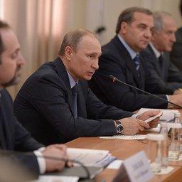 Владимир Путин провел совещание по вопросу эффективного и безопасного освоения Арктики. Фото пресс-службы Президента РФ.