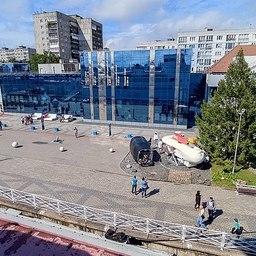 Вид на главное здание Музея Мирового океана с судна «Витязь». Фото Александра Гребенкова («Википедия»). Файл доступен по лицензии Creative Commons Attribution 3.0 Unported