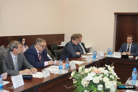 В Самарской губернской думе прошло заседание общественной комиссии по охоте и рыболовству. Фото с сайта регионального парламента
