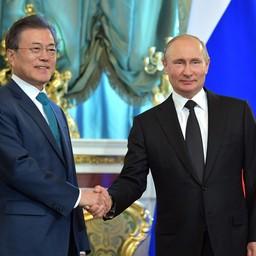 Президент Республики Корея МУН Чжэ Ин и его россмийский коллега Владимир ПУТИН. Фото пресс-службы Кремля
