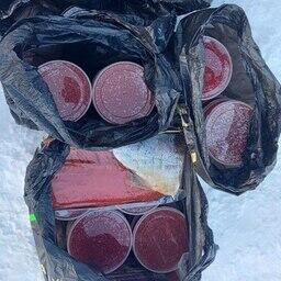 Жителя Магадана осудили за незаконный оборот контрафактной икры. Фото пресс-службы УМВД России по Магаданской области