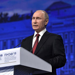 Президент Владимир ПУТИН на пленарном заседании ПМЭФ. Фото пресс-службы главы государства