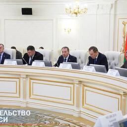 Первый вице-премьер Белоруссии Николай СНОПКОВ (в центре) рассказал о планах по возрождению рыбоводства в стране. Фото пресс-службы правительства республики