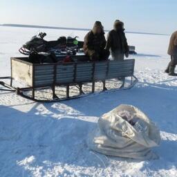 Четырех подозреваемых в браконьерстве взяли на льду Новосибирского водохранилища. Фото пресс-службы Управления на транспорте МВД России по Сибирскому федеральному округу