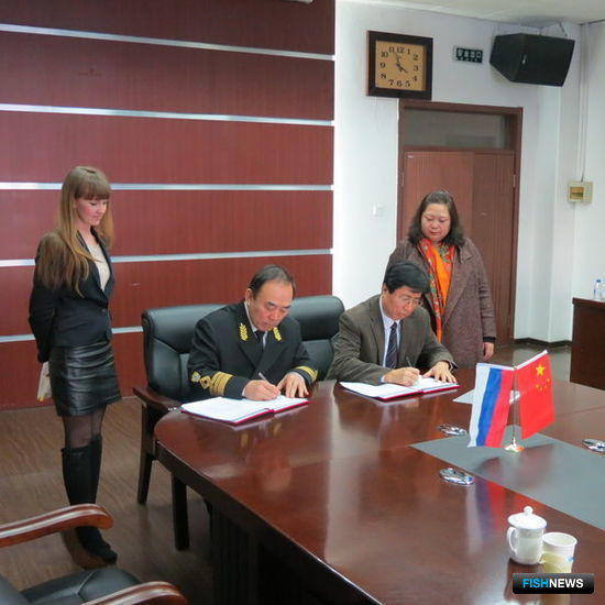 Стороны подписали договоры о сотрудничестве. Фото информационно-аналитического отдела Дальрыбвтуза.