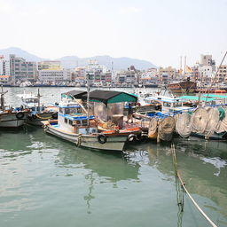 Порт города Тхонъён. Фото Junho Jung («Википедия»)