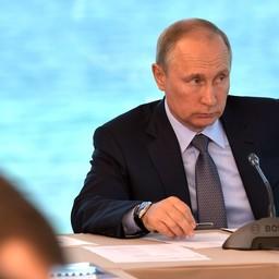В августе глава государства Владимир ПУТИН провел в Бурятии совещание по вопросам экологического развития Байкальской природной территории. Фото пресс-службы президента