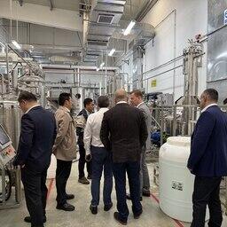 Хозяева ознакомили делегацию ВНИРО со своими производственными помещениями. Фото пресс-службы института