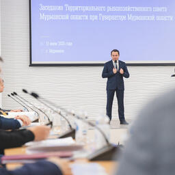 Губернатор Андрей ЧИБИС выступил на заседании территориального рыбохозяйственного совета. Фото пресс-службы правительства Мурманской области https://gov-murman.ru/