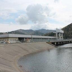 Майнская ГЭС и Майнское водохранилище, где расположен один из участков. Фото Сайга20К («Википедия»)