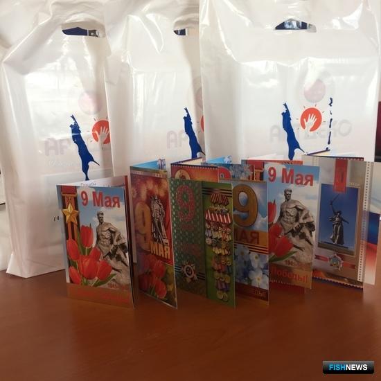 Участникам боевых действий, детям войны и труженикам тыла передали открытки и подарки к празднику. Фото пресс-службы фонда