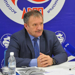 Президент Ассоциации рыбохозяйственных предприятий Приморья Георгий МАРТЫНОВ на пресс-конференции