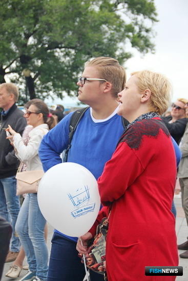 Владивостокцы и гости города пришли отметить День рыбака