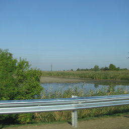 Река Бейсуг – на ней расположены три участка из разыгрываемых на аукционе. Фото Dmitry89 («Википедия»)
