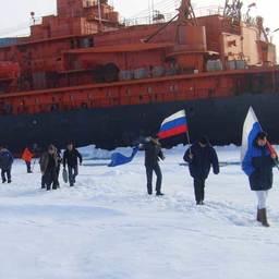 Российская научная экспедиция «Арктика-2007». Северный ледовитый океан, август, 2007 г.