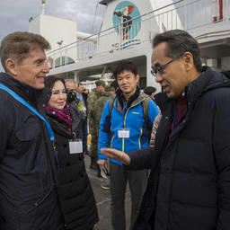 Губернатор Олег КОЖЕМЯКО встретил японских гостей. Фото пресс-службы правительства Сахалинской области