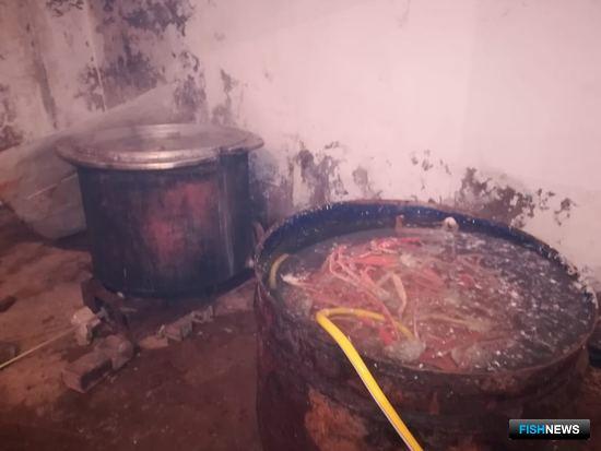 Чаны для варки членистоногих. Фото пресс-группы Пограничного управления ФСБ России по Приморскому краю