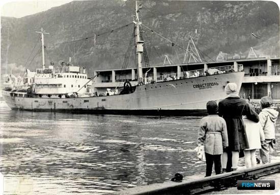 Советские морские исследователи приехали в Берген в феврале 1958 г. на научно-исследовательском корабле «Севастополь». Фото из архива газеты Bergens Tidende