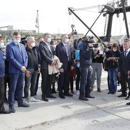 Премьер-министр Михаил МИШУСТИН посетил рыбный терминал Магаданского морского порта. Фото пресс-службы правительства РФ