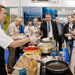 Рыбными деликатесами на Seafood Expo Russia кормили не только на фудкорте. Фото предоставлено ESG